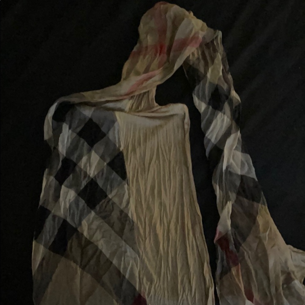 Burberry scarf never worn
